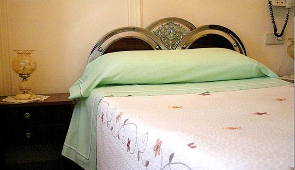 Hostal Delfina Madrid Rum bild