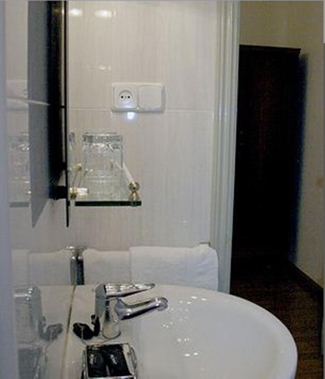 Hostal Delfina Madrid Rum bild
