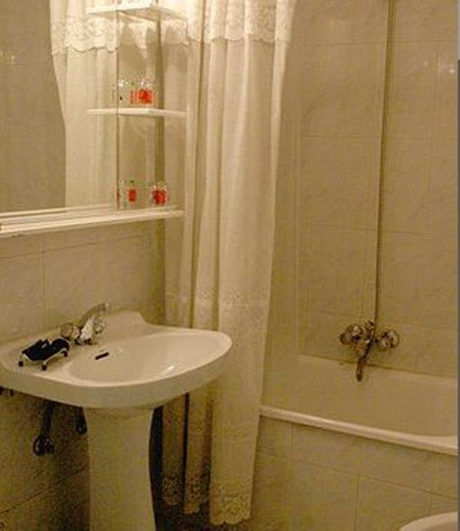 Hostal Delfina Madrid Rum bild